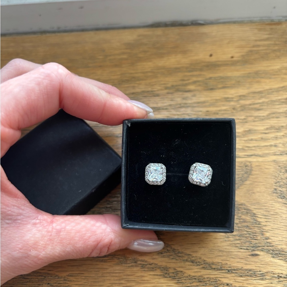 Elegant Silver Stud Earrings - Picture 3 of 4